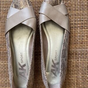 Women's Tan Flats